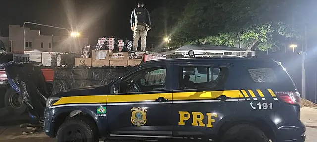 PRF apreende 64 mil maços de cigarros em Água Clara
