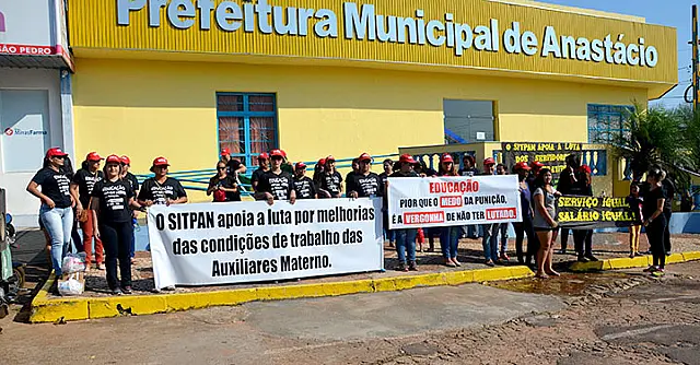 Auxiliares da Educação apontam descaso de prefeito de Anastácio e pedem melhoria salarial