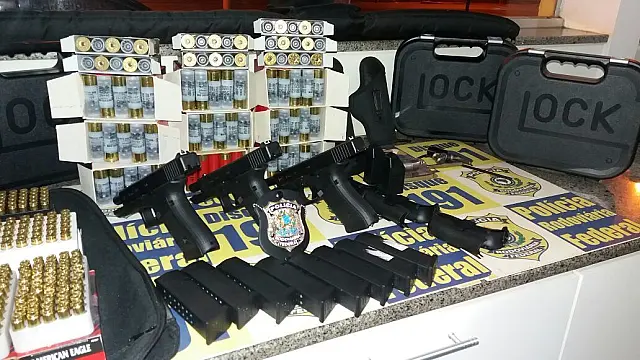 Tenentes da Marinha são presos levando armas e mais de 1000 munições para RJ