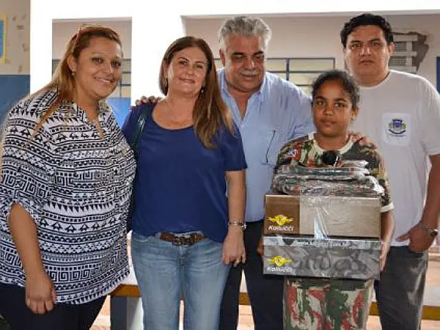 Atendidos do Projeto Florestinha ganham kits de uniformes