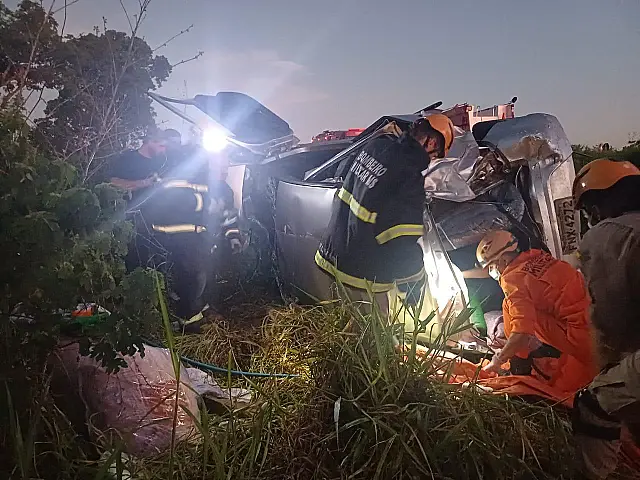 Corpo de Bombeiros atende acidente de trânsito no Águas do Miranda