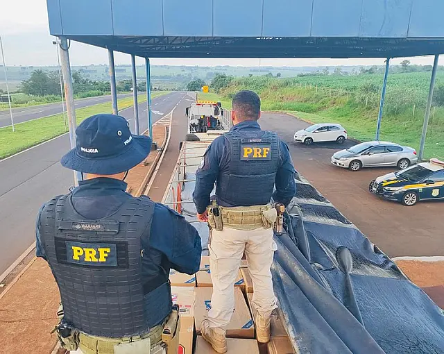 Motorista é preso com 2,2 toneladas de agrotóxicos e 200 mil maços de cigarros na BR-163