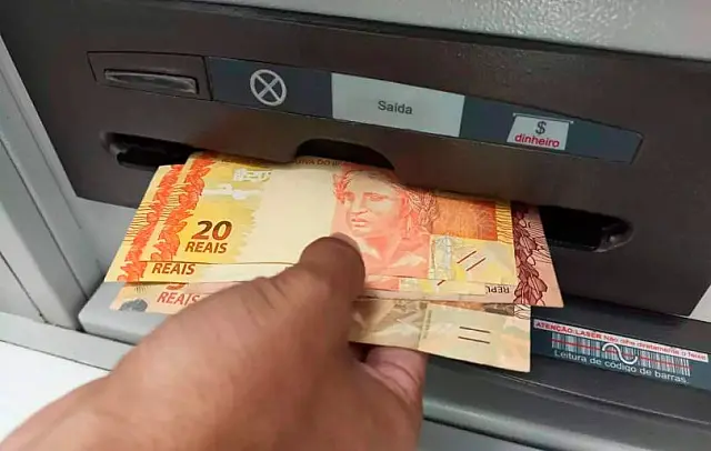 Induzido por estelionatários, idoso perde R$1,2 mil em troca de caixa eletrônico