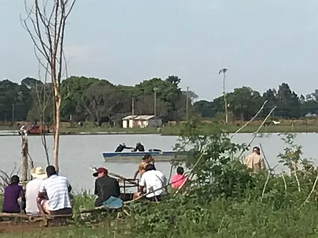 Homem desaparece durante pescaria em lagoa atrás de cemitério