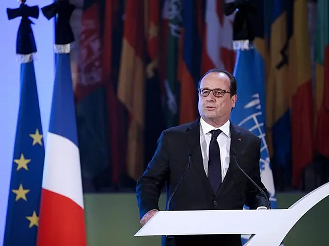 Hollande mantém acolhida e diz que 30 mil refugiados serão recebidos