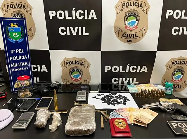 Operação em Itaporã cumpre mandados de prisão, apreende drogas e armamentos