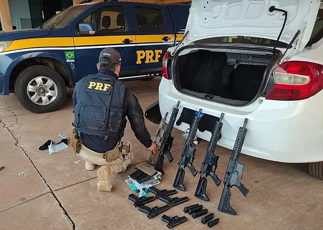 PRF apreende pistolas e fuzis em Nova Andradina
