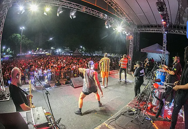 Thakabum encerra Carnaval em Corumbá com presença de multidão