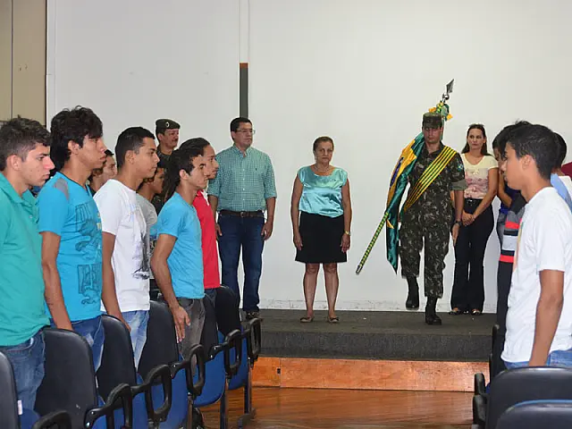 Jovens de Aquidauana e região recebem certificado de dispensa do Serviço Militar