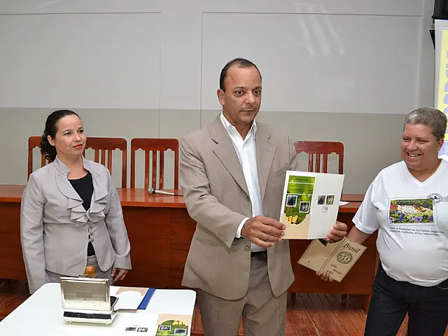 Correios lançam dois selos especiais em Aquidauana