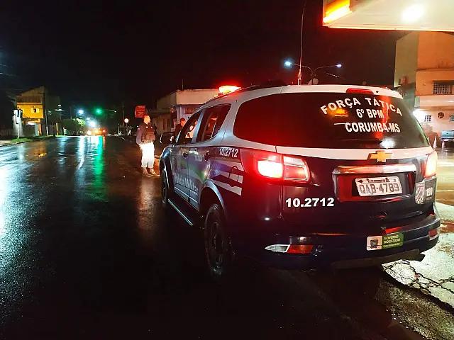 Homem tenta fugir em moto adulterada durante toque de recolher em Corumbá