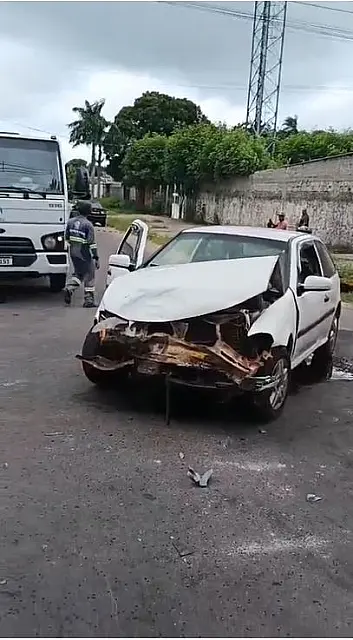 Acidente envolve quatro veículos no bairro Nossa Senhora de Fátima em Corumbá
