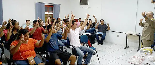 Acadêmicos de Educação Física da Anhanguera de Aquidauana são treinados por Bombeiros em primeiros-socorros