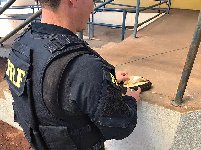 Passageiro é preso com quase 1 kg de cocaína escondida na cueca em Miranda