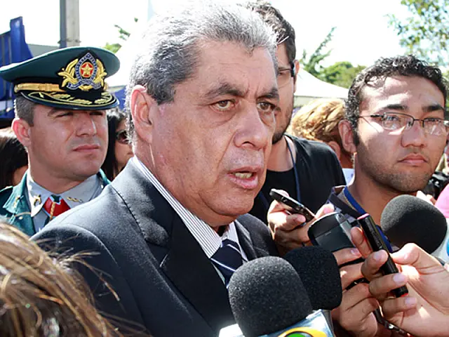 André pede destinação menor de receita para pagar dívida e mais para investimento