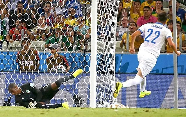 Com gol aos 47 do 2º tempo, Grécia avança e elimina Costa do Marfim