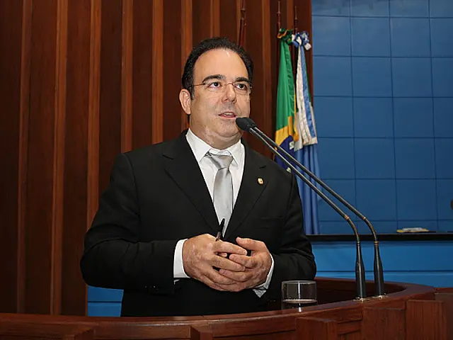 Felipe usa Tribuna para conclamar poderes em socorro à Santa Casa