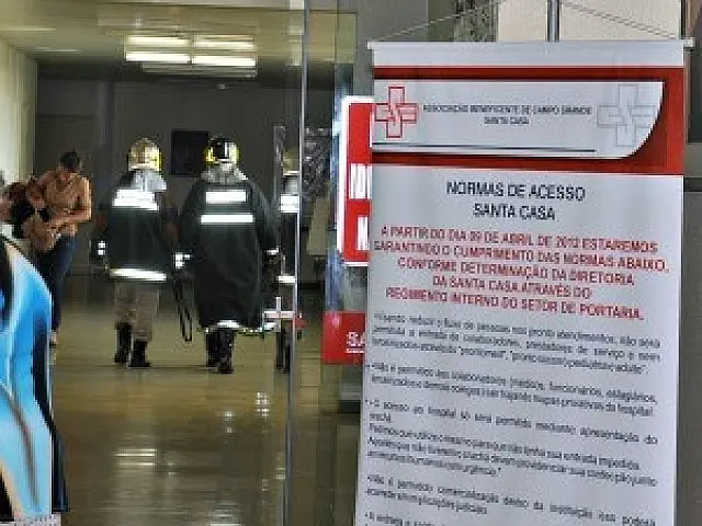 Fogo em duto provoca susto na Santa Casa