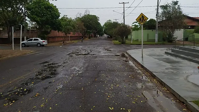 Temperaturas caem e chuva segue constante nesta quinta