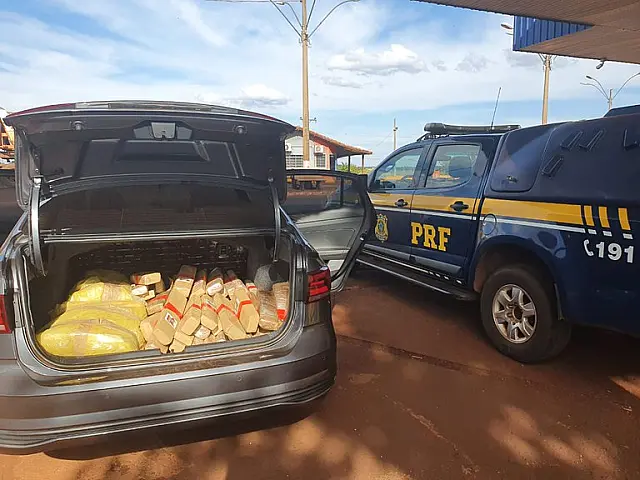 Homem é preso em Rio Brilhante com 127 kg de maconha em carro alugado