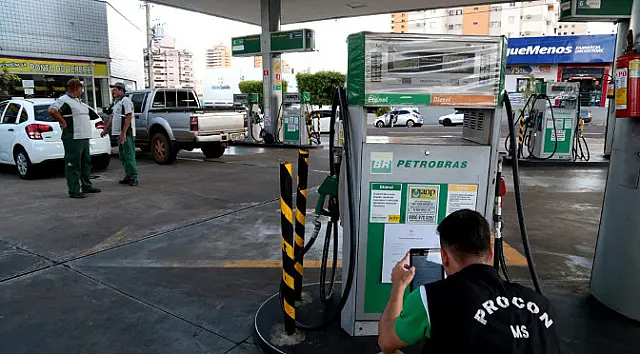 Procon-MS intensifica fiscalização e notifica 50 postos de combustíveis no interior