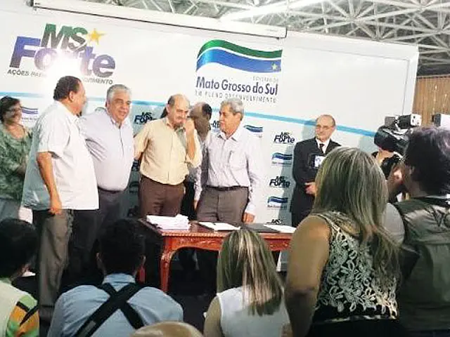 Prefeito Zé Henrique assina repasse para despesas de hospitais