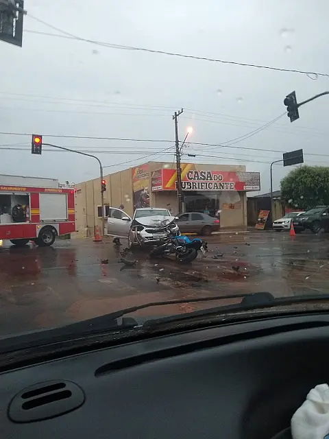 Acidente entre carro e moto deixa um ferido, em Anastácio
