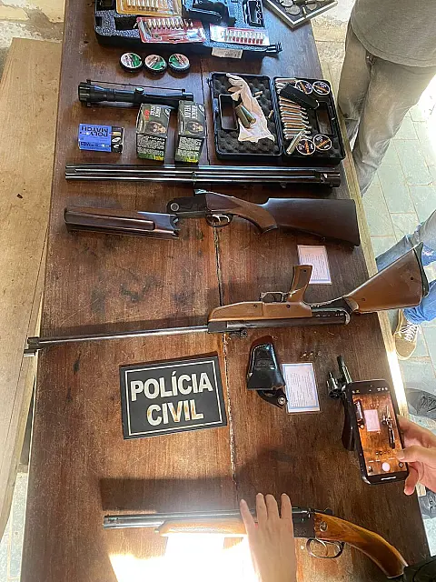 Polícia apreende armas após idoso disparar para assustar crianças em Miranda