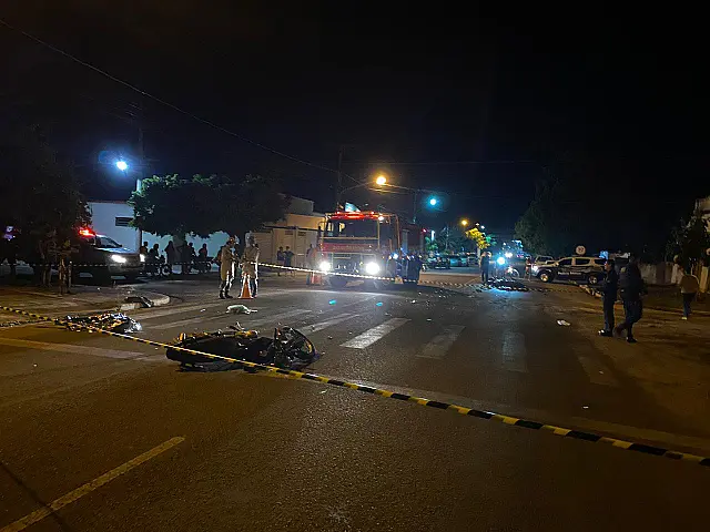 Motociclistas batem, caem na rua e um deles é atropelado e morto por caminhonete em Anastácio