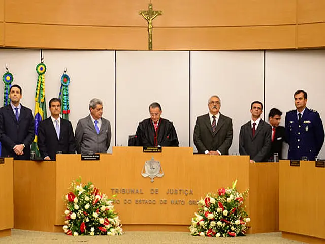 Governador prestigia posse de desembargador no TJ/MS