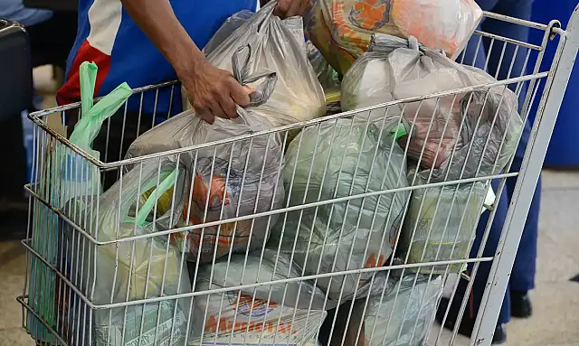 Custo da cesta básica sobe em 14 capitais brasileiras em março