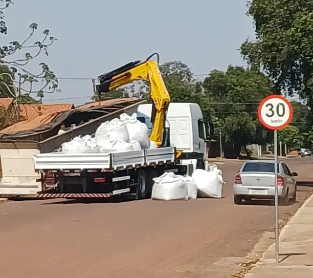 Caminhões usam ruas de Aquidauana como ponto de 'carga e descarga'