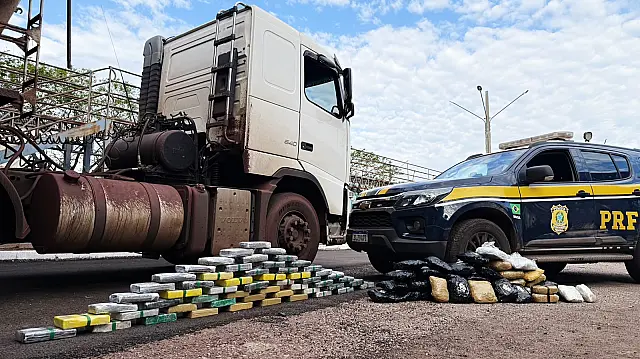 Carreta com minério escondia 85 quilos de drogas em fundo falso