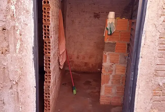 Homem invade casa e tenta estuprar vizinha de 18 anos