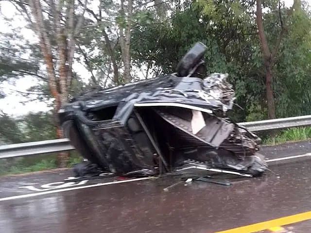 Acidente deixa dois mortos e três feridos na BR-262
