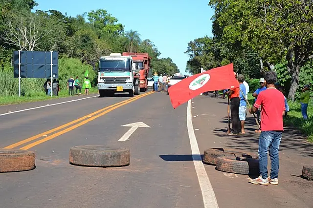 Manifestantes do MST voltam a bloquear a BR 262