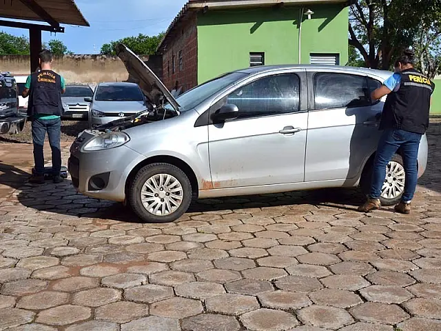 Perícia inicia coleta de provas em carro de mulher desaparecida
