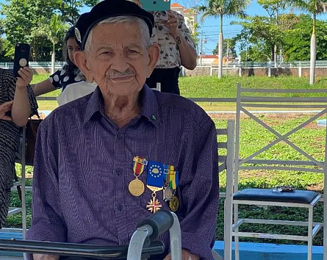 Centenário André Ragalzi é homenageado pelo Exército