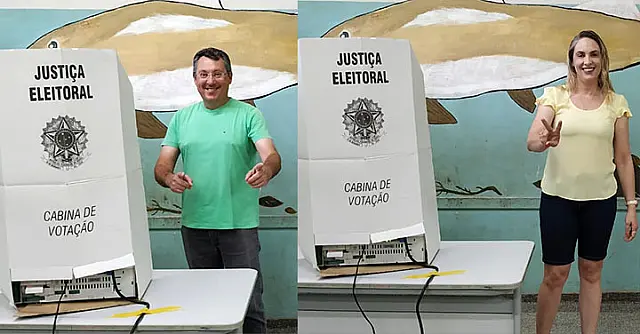 Vestidos de verde e amarelo, prefeito Nildo e esposa declaram apoio a Bolsonaro