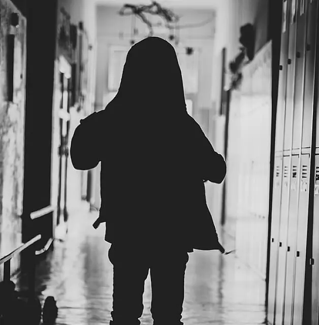 Presa professora acusada de abusar de crianças em creche
