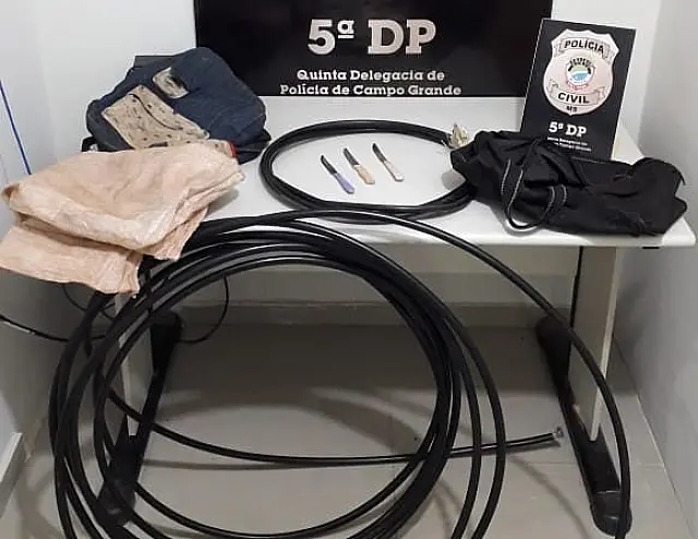 Eletricista deixou 10 bairros sem internet furtando 300 metros de cabo