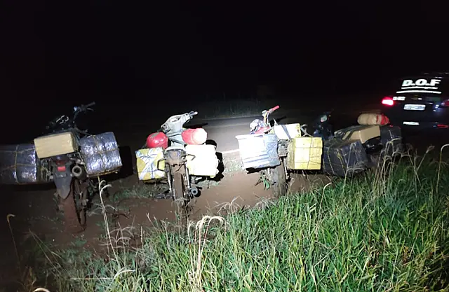 Polícia apreende nove motos carregadas com quase uma tonelada de maconha na fronteira