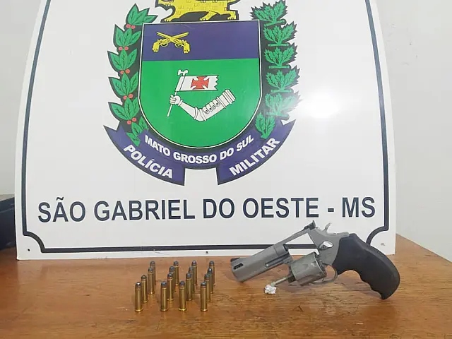 Após troca de ameaças, PM prende homem com revólver