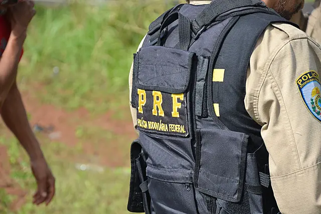 PRF recupera carreta em Nova Alvorada do Sul