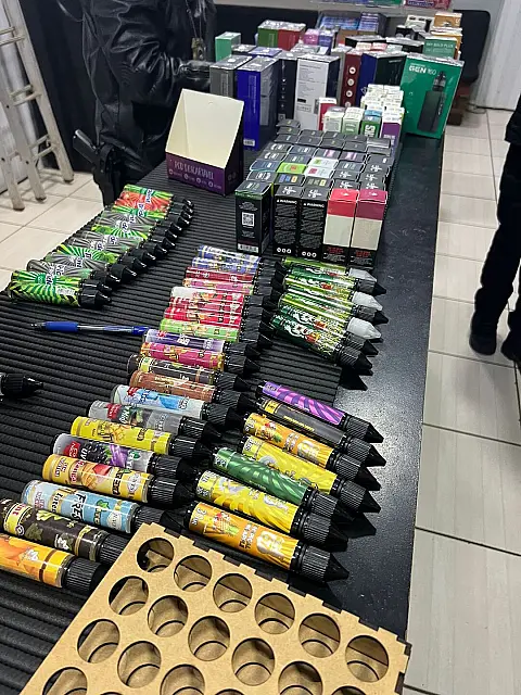 Tabacarias de Aquidauana têm mais de 5,4 mil cigarros eletrônicos e essências apreendidos