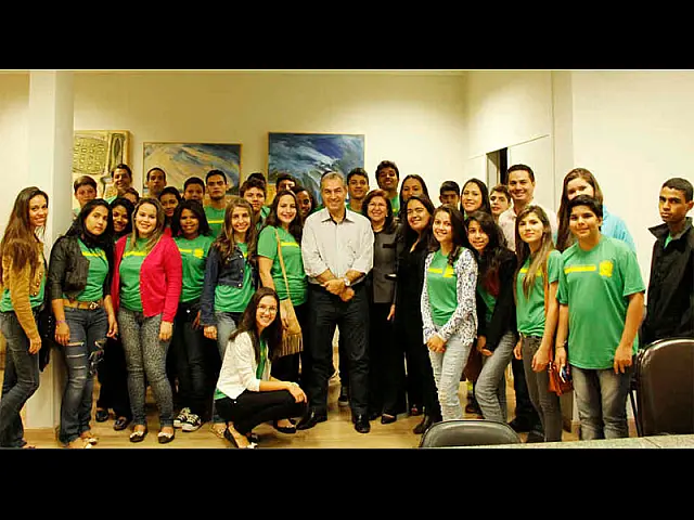 Em roda de conversa, governador e estudantes falam sobre política