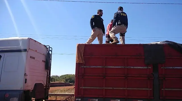 PRF apreende 150 mil maços de cigarros contrabandeados em Dourados