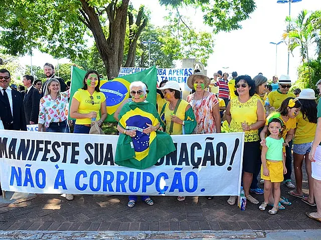 Aquidauanense adere às manifestações contra a corrupção