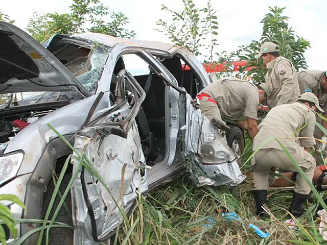 Acidente deixa quatro feridos e dois mortos na BR-262