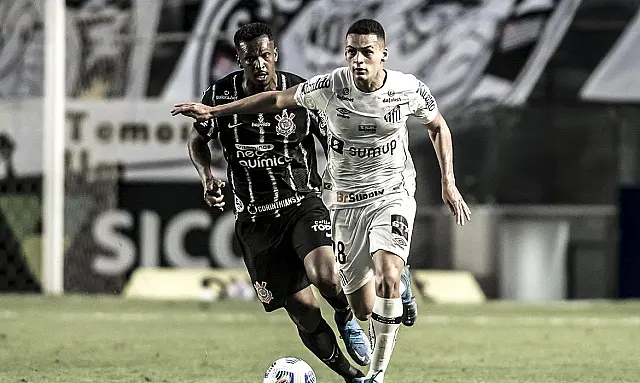 Em dia de clássico, Corinthians e Santos duelam por vaga na Libertadores